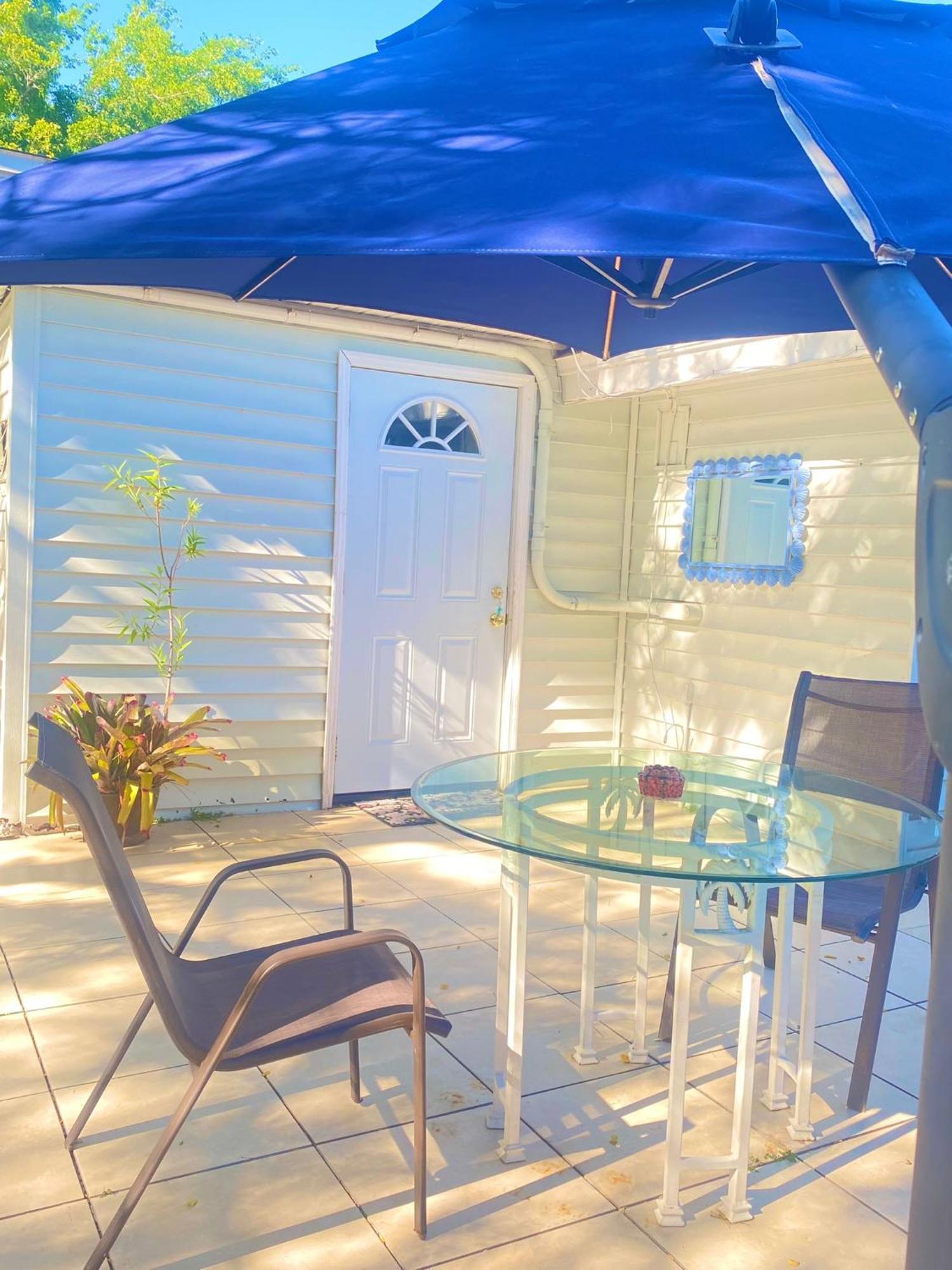 Cozy Studio Only 10 Minutes By Car Of Siesta Key ساراسوتا المظهر الخارجي الصورة